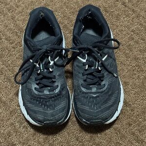 Hoka gaviota size 8.5 black/white-heel part of shoe has ripped fabric